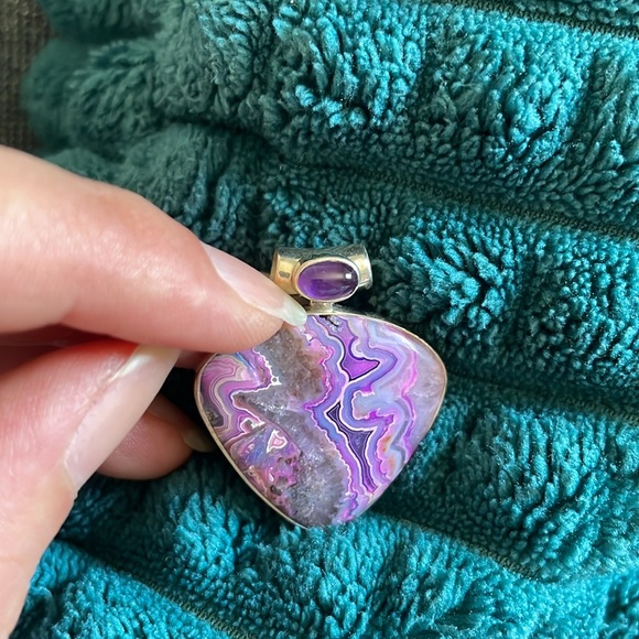 Purple dyed laguna lace agate sterling silver pendant - Picture 3 of 8